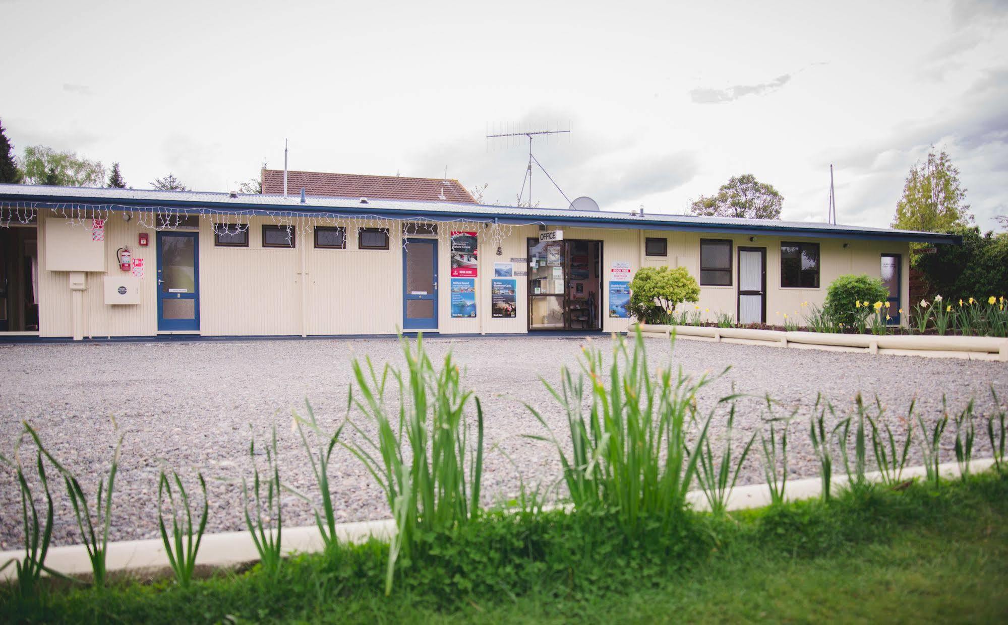 Alpenhorn Motel Te Anau Exterior foto